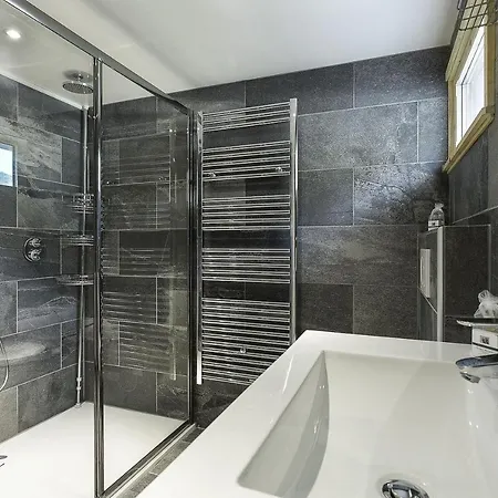 Chalet Trois Bois - Alpes Travel - - Sleeps 8 *